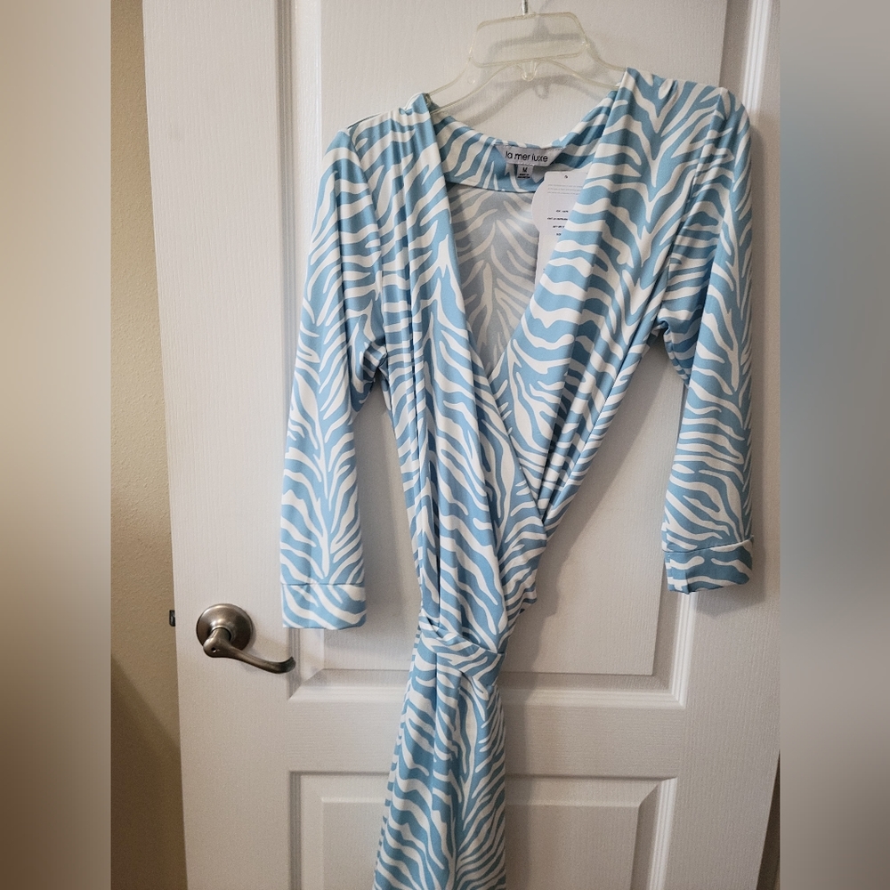 Womans wrap style dress. Measurements are P-P 19", waist 17",Hips 19" Length 33"